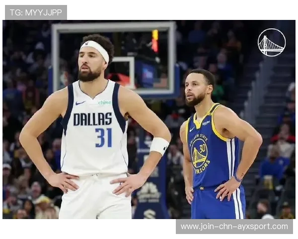 库里在球场边与怀疑者进行友好辩论,理性回应赢得尊重 库里在球场边与怀疑者进行友好辩论,理性回应赢得尊重