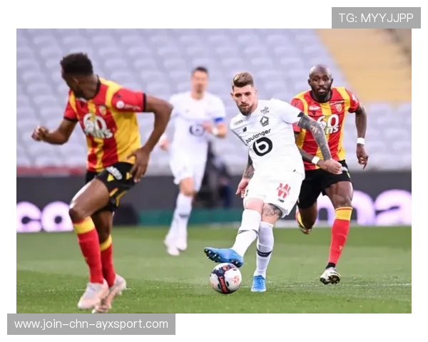 巴黎底线传中崩出缺口